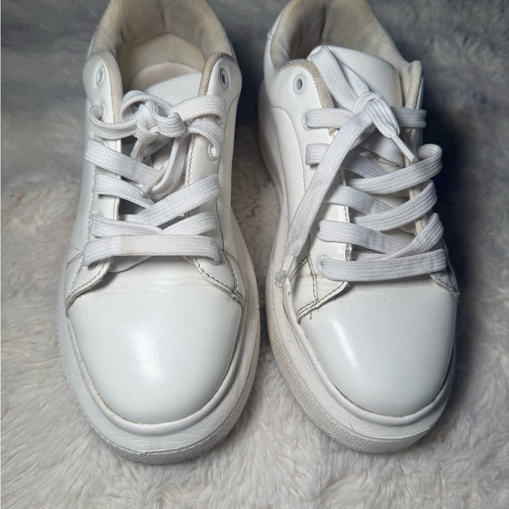 White Casual Sneakers size 8